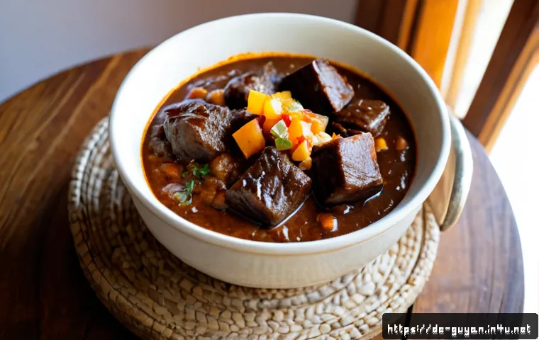 가이아나 전통 요리 페퍼팟 - Photorealistic Guyanese pepperpot stew in a rustic ceramic bowl, rich dark glossy braised meat with ...